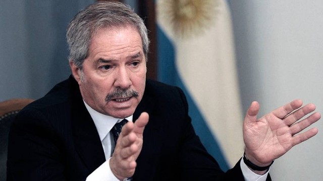 Felipe Solá: «Milei no cree en la democracia»