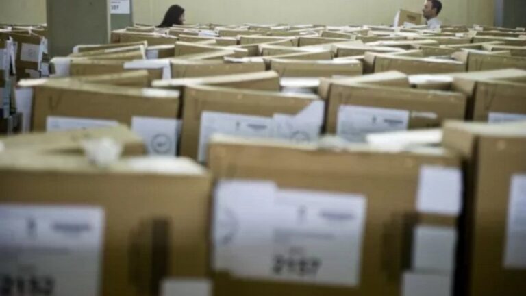 Cierre de listas en Buenos Aires: quiénes suenan como candidatos para LLA y Fuerza Patria