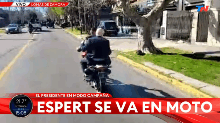 En medio de piedrazos, Espert se escapó de la caravana de Milei en moto y sin casco