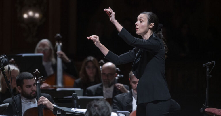 Cómo fue la presentación de «Eternidades íntimas», a cargo de la Orquesta Filarmónica en el Teatro Colón