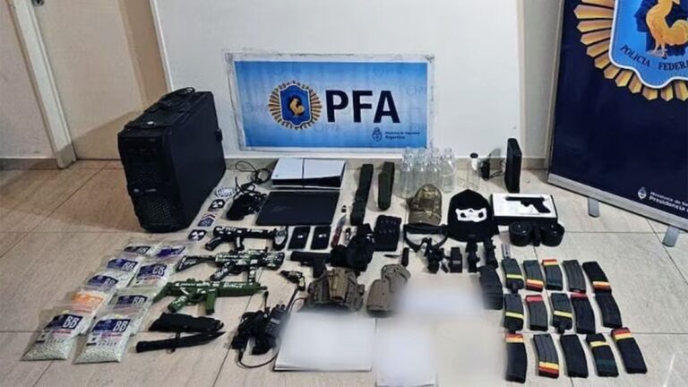 Imputan a un adolescente que planeaba un tiroteo masivo en una escuela porteña