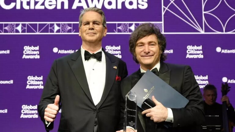 Saqueo imperial: se activó el swap con EEUU y Bessent festejó una ganancia